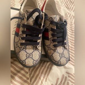 Kids Gucci shoes brand never size 29